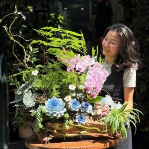 lẵng hoa khai trương từ tiểu cảnh lan hồ điệp mix sen đá