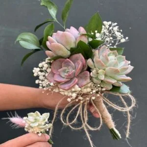 Hoa tươi cầm tay cô đâu đẹp, độc lạ